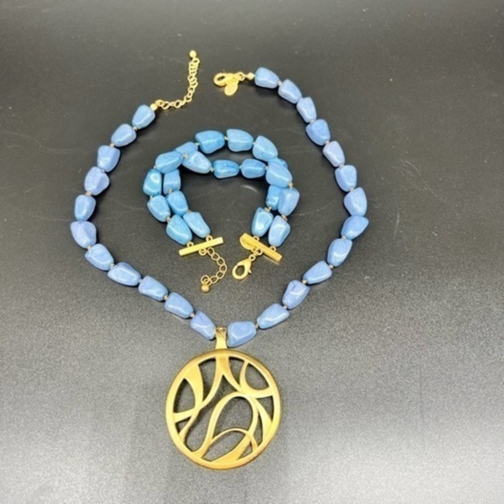 Premiere Designs vintage necklace and bracelet. Gold plated pendent /blue gems